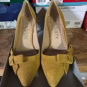 Sole Society Jensine Mustard Mid Heel Suede Heel